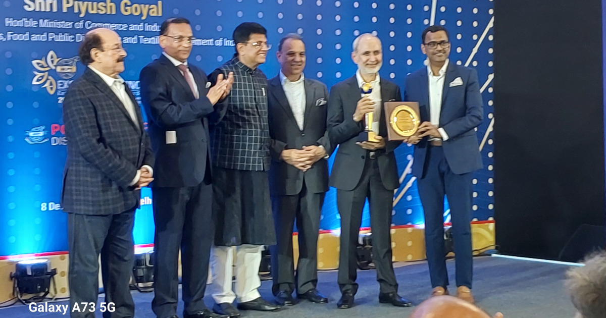 Textiles Minister Presents 23rd 'AEPC Excellence Honours' awards for RMG  export performance for 2021-22 & 2022-23 - Apparel Industry | Textile  Industry